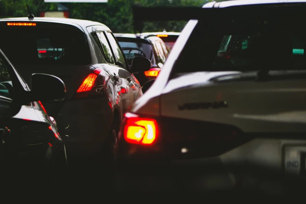 Cars driving close to each other in bad weather